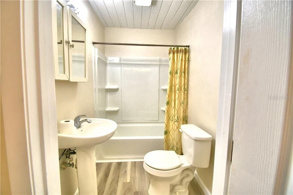 最近售出: $154,900 (3 贝兹, 2 浴室, 974 平方英尺)