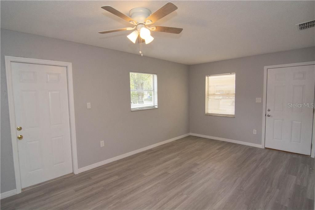 Recently Sold: $204,000 (3 beds, 1 baths, 936 Square Feet)