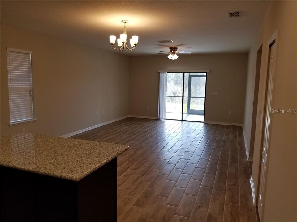 Recently Rented: $1,825 (3 beds, 2 baths, 1540 Square Feet)