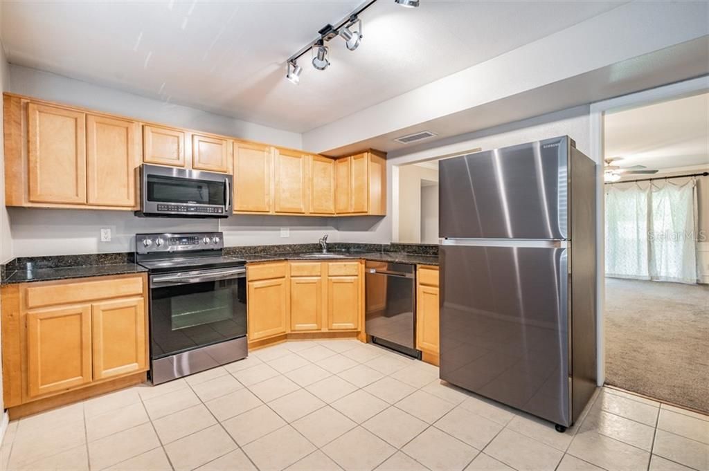 Recently Sold: $215,000 (2 beds, 2 baths, 1190 Square Feet)