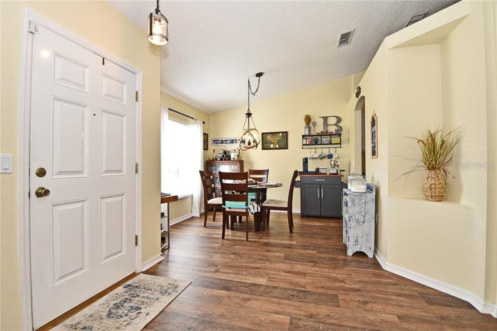 Recently Sold: $245,000 (3 beds, 2 baths, 1641 Square Feet)
