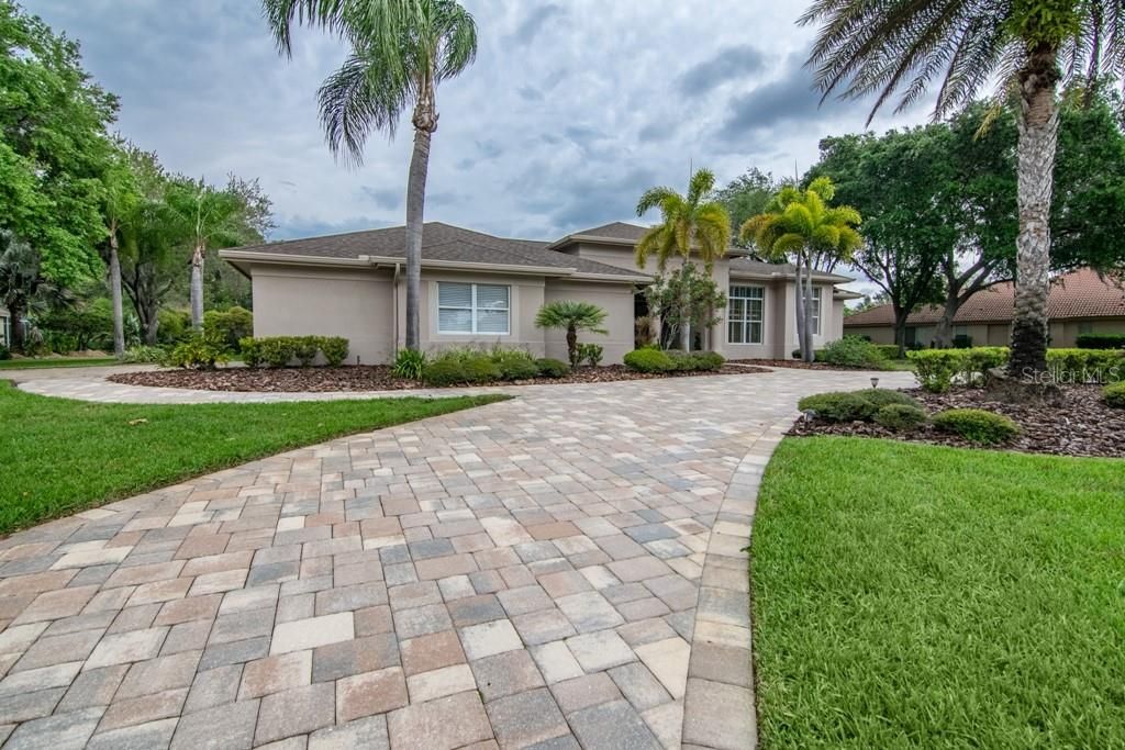 Recently Sold: $924,900 (4 beds, 3 baths, 4076 Square Feet)