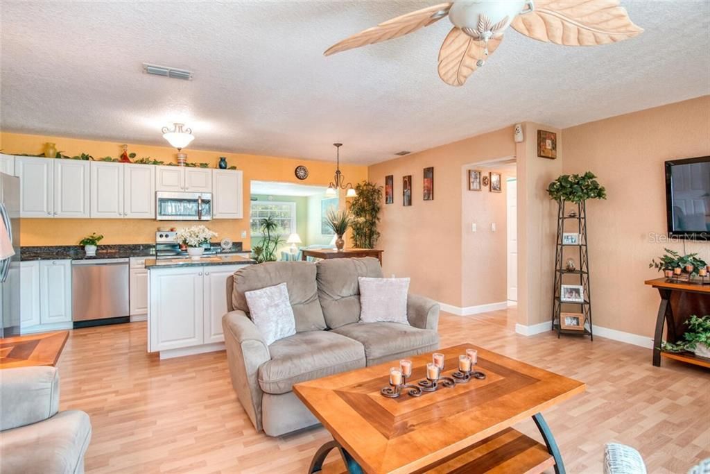 Recently Sold: $260,000 (2 beds, 1 baths, 1068 Square Feet)