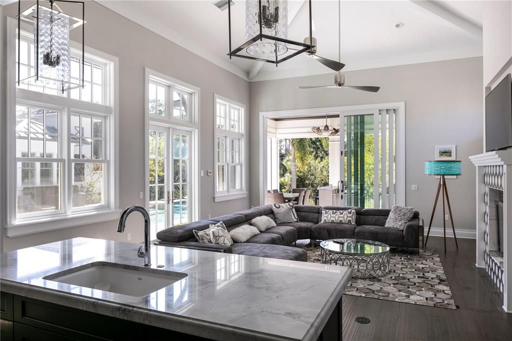 Recently Sold: $4,925,000 (5 beds, 4 baths, 5228 Square Feet)