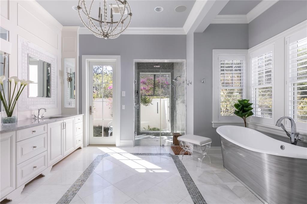 Recently Sold: $4,925,000 (5 beds, 4 baths, 5228 Square Feet)