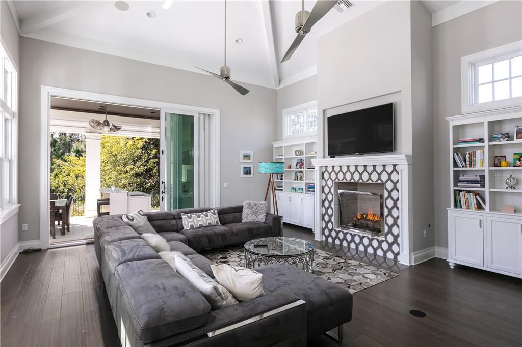 Recently Sold: $4,925,000 (5 beds, 4 baths, 5228 Square Feet)