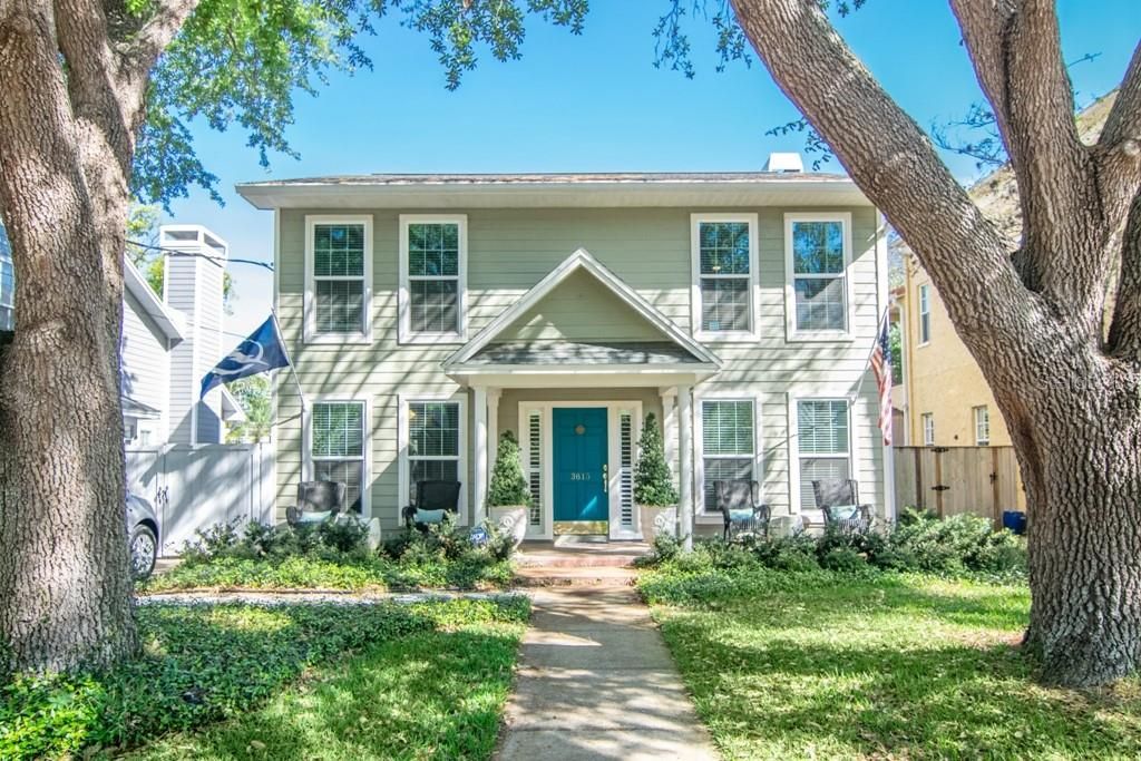 Recently Sold: $705,000 (3 beds, 3 baths, 1952 Square Feet)