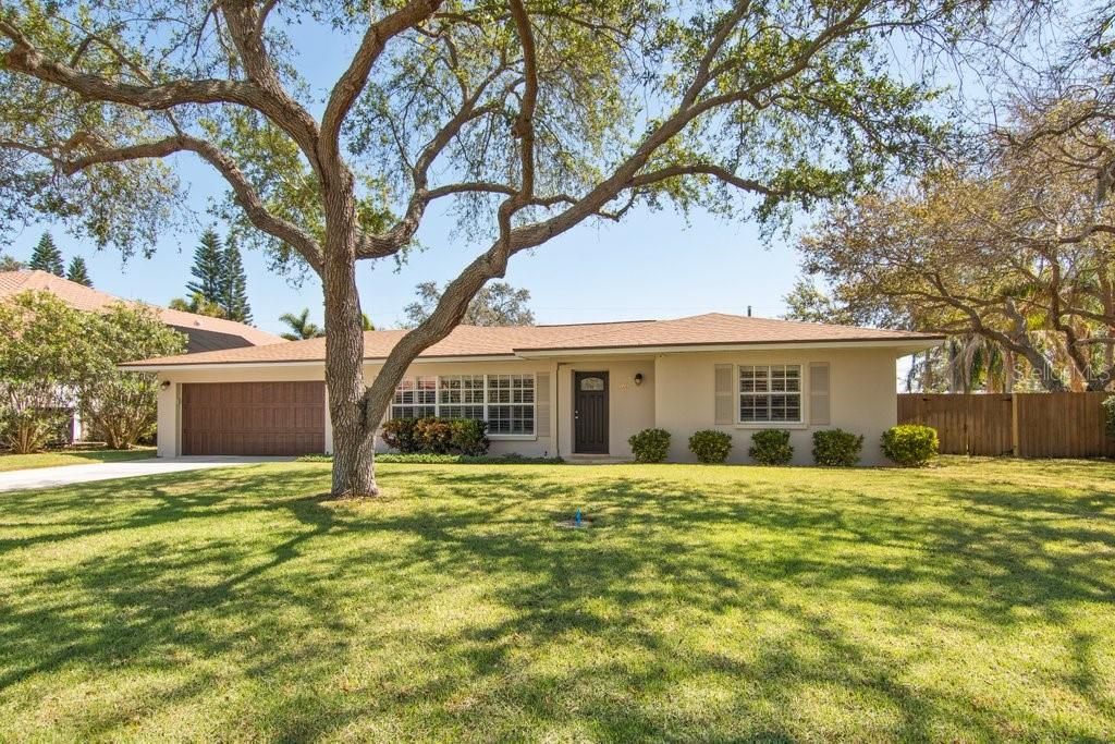 Recently Sold: $549,900 (3 beds, 2 baths, 2179 Square Feet)