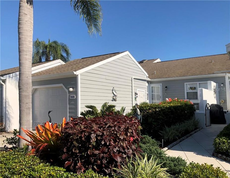 Recently Sold: $320,000 (2 beds, 2 baths, 1272 Square Feet)
