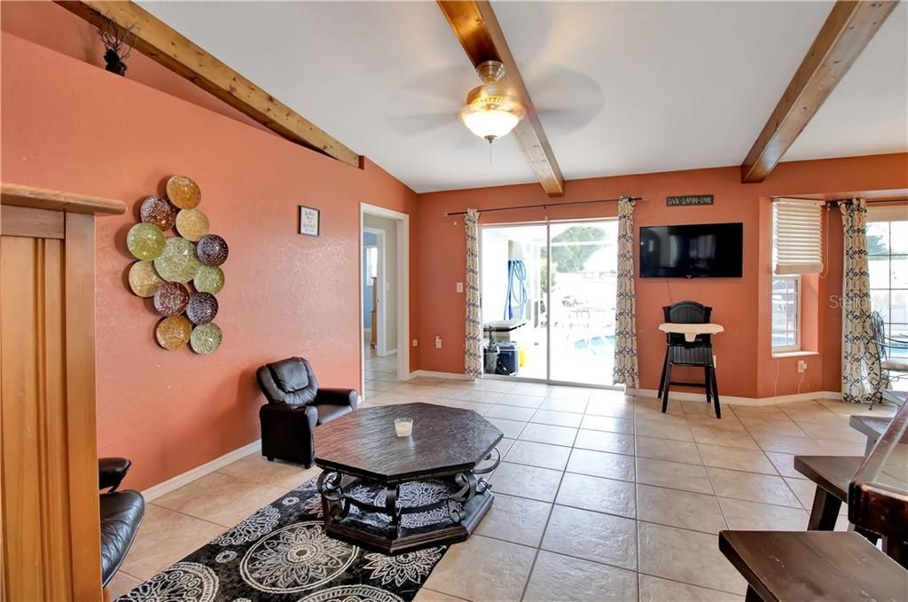 Recently Sold: $325,000 (3 beds, 2 baths, 2061 Square Feet)