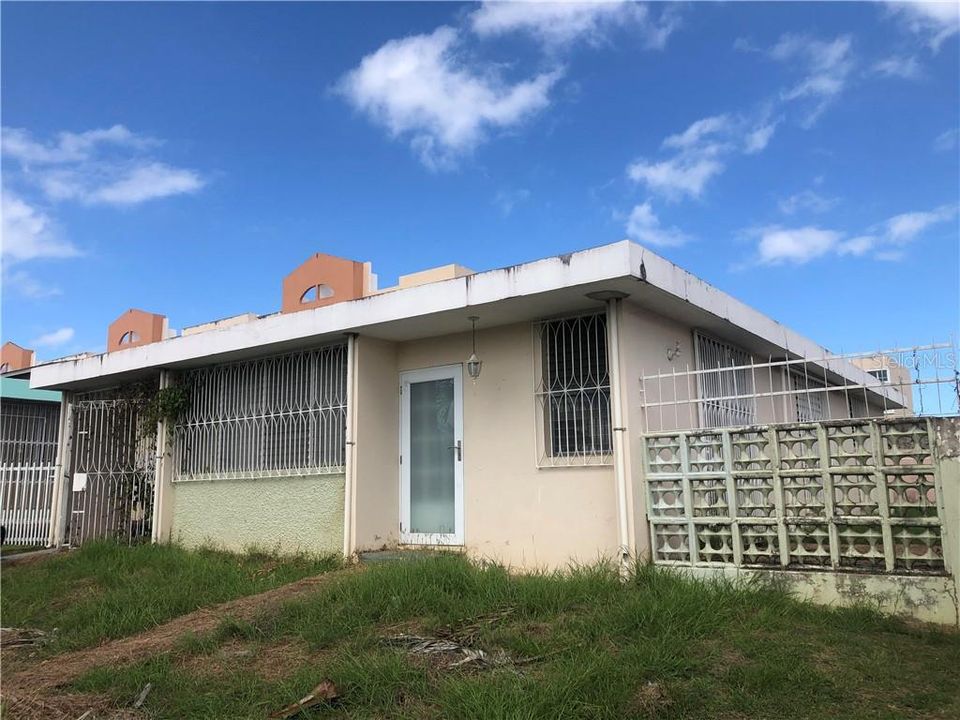 Vendido Recientemente: $100,000 (3 camas, 2 baños, 7830 Pies cuadrados)