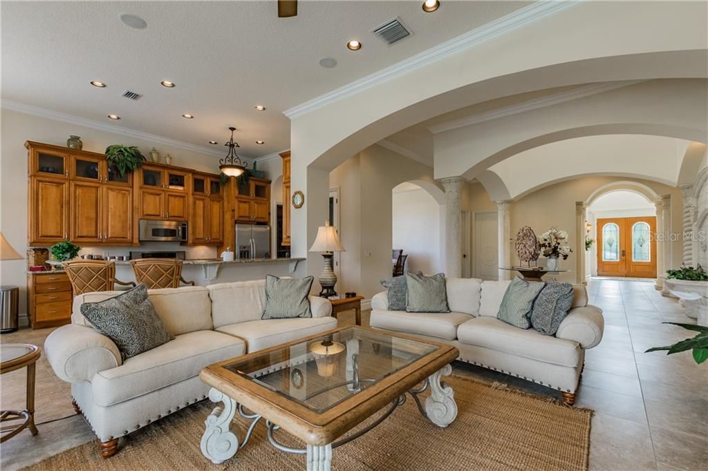 Recently Sold: $928,000 (5 beds, 5 baths, 4615 Square Feet)