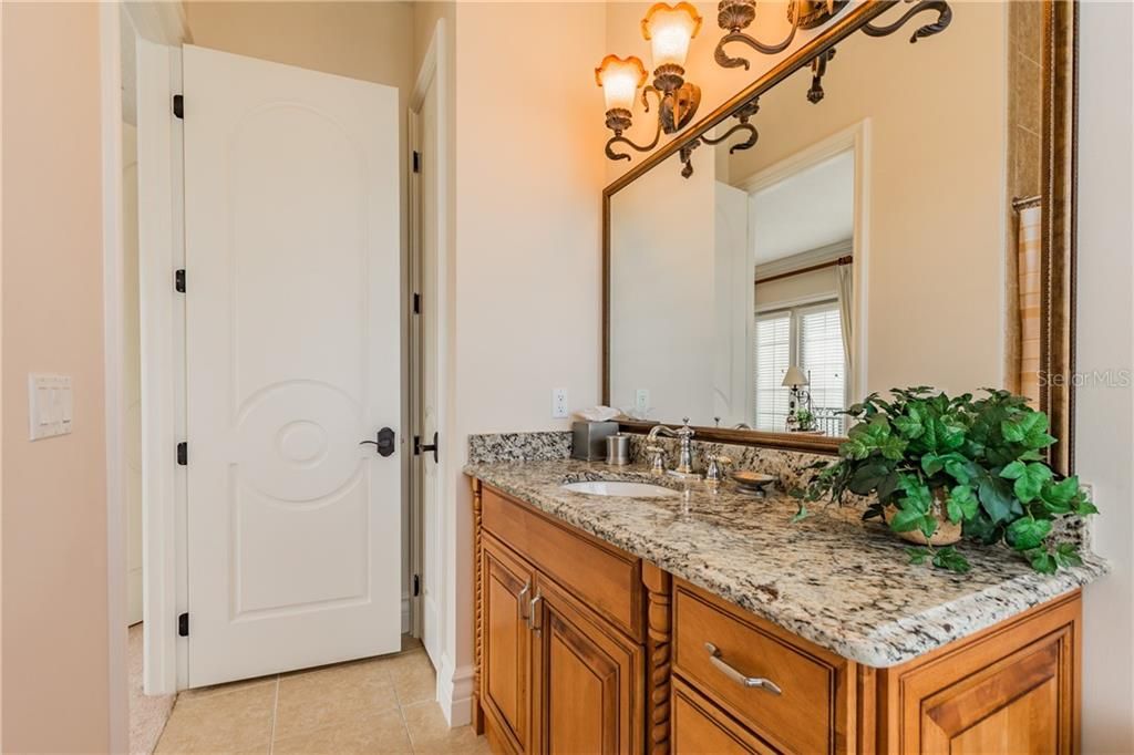 Recently Sold: $928,000 (5 beds, 5 baths, 4615 Square Feet)