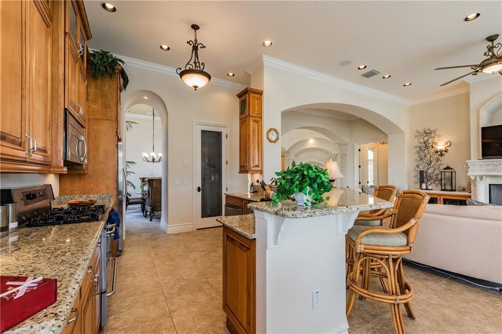 Recently Sold: $928,000 (5 beds, 5 baths, 4615 Square Feet)