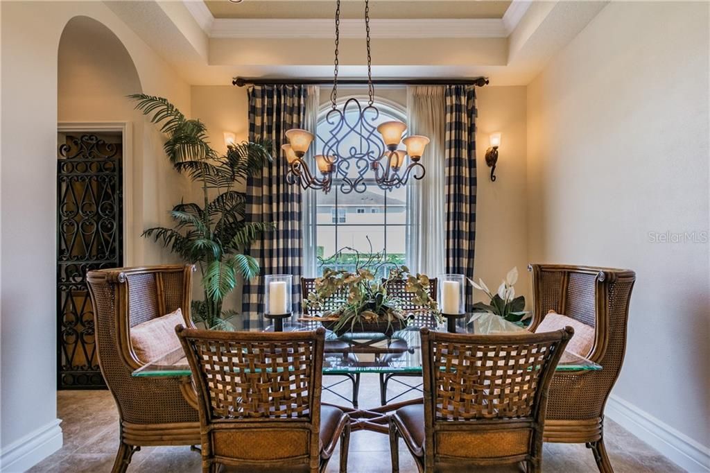 Recently Sold: $928,000 (5 beds, 5 baths, 4615 Square Feet)