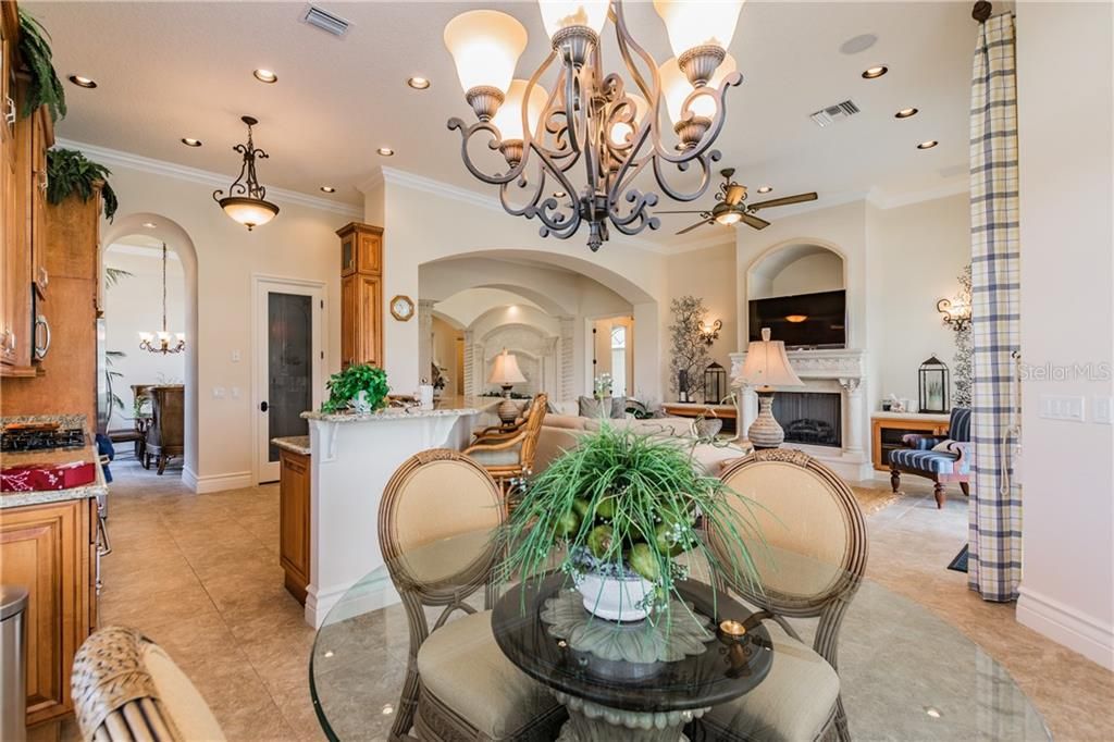 Recently Sold: $928,000 (5 beds, 5 baths, 4615 Square Feet)