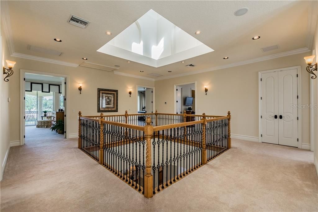 Recently Sold: $928,000 (5 beds, 5 baths, 4615 Square Feet)