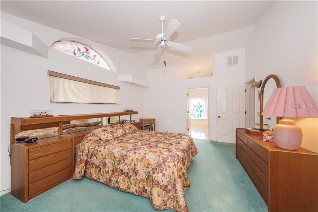Vendido Recientemente: $357,400 (3 camas, 2 baños, 1968 Pies cuadrados)