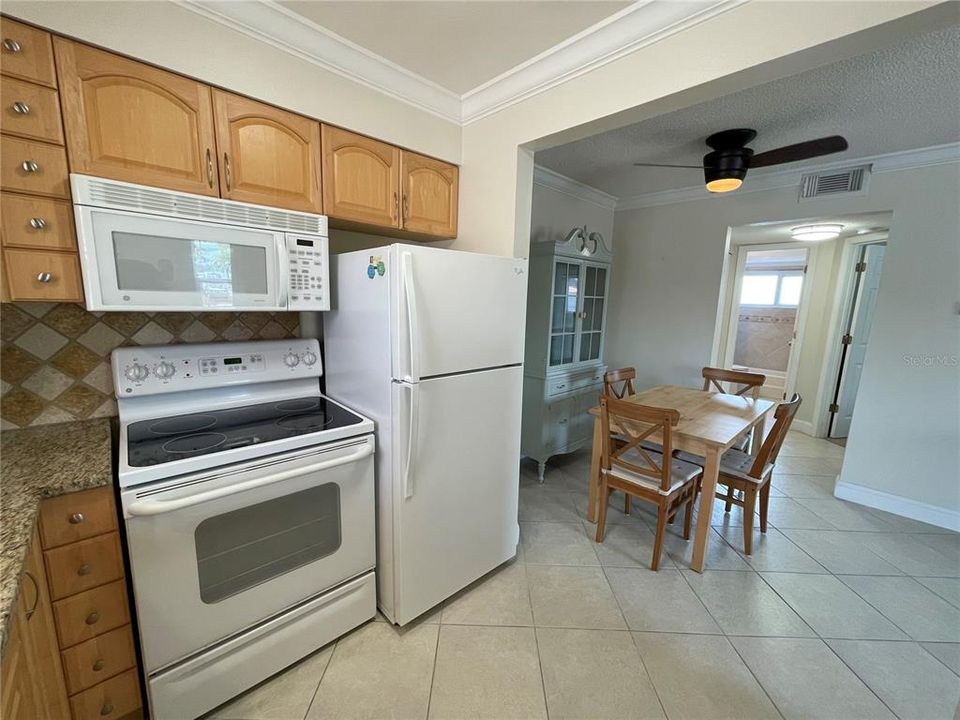 Recently Rented: $2,100 (1 beds, 1 baths, 570 Square Feet)