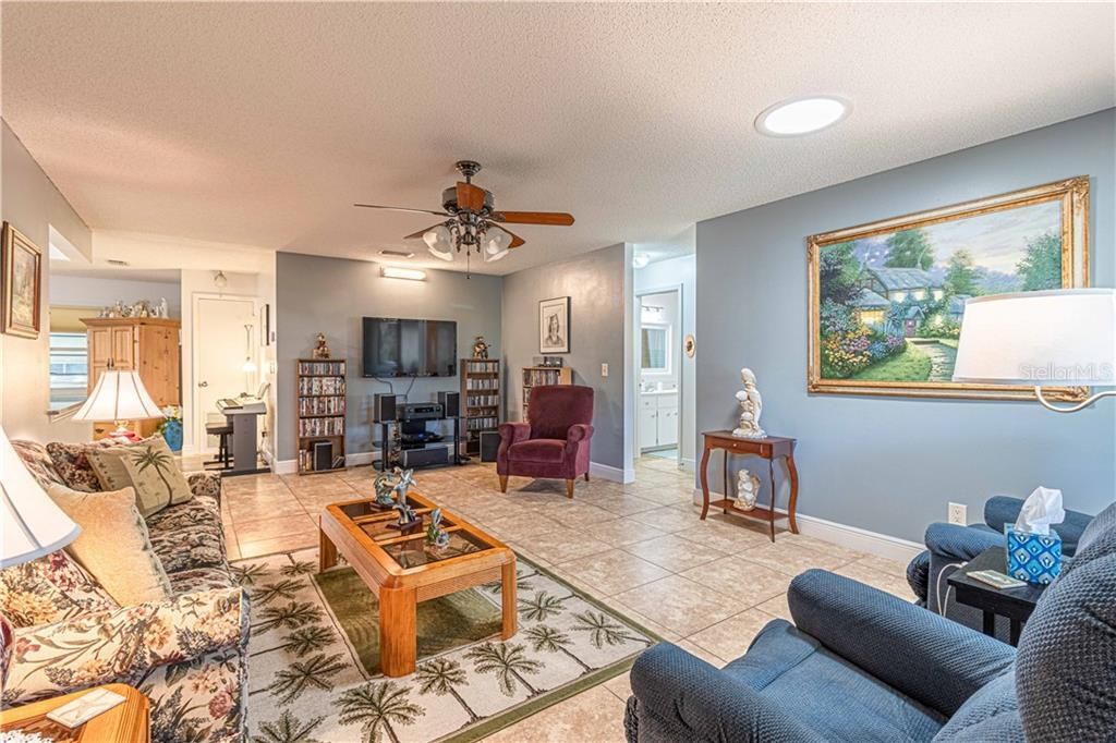 Recently Sold: $160,000 (2 beds, 2 baths, 1490 Square Feet)