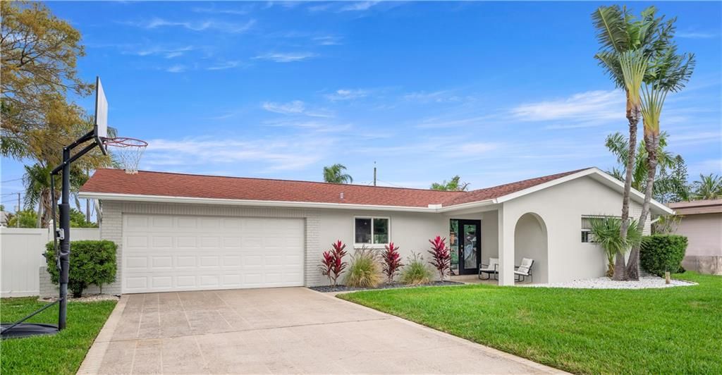 Recently Sold: $599,000 (4 beds, 2 baths, 2564 Square Feet)