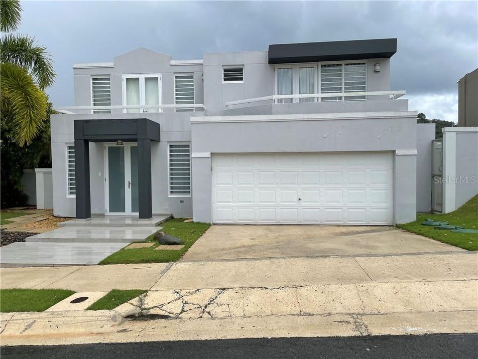 Recently Sold: $540,000 (4 beds, 2 baths, 2487 Square Feet)