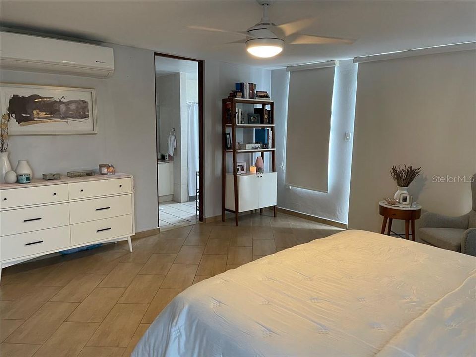 Vendido Recientemente: $540,000 (4 camas, 2 baños, 2487 Pies cuadrados)