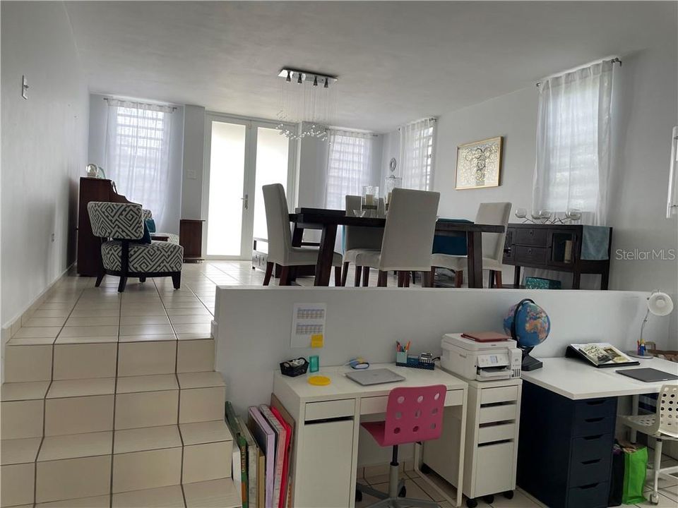 Vendido Recientemente: $540,000 (4 camas, 2 baños, 2487 Pies cuadrados)