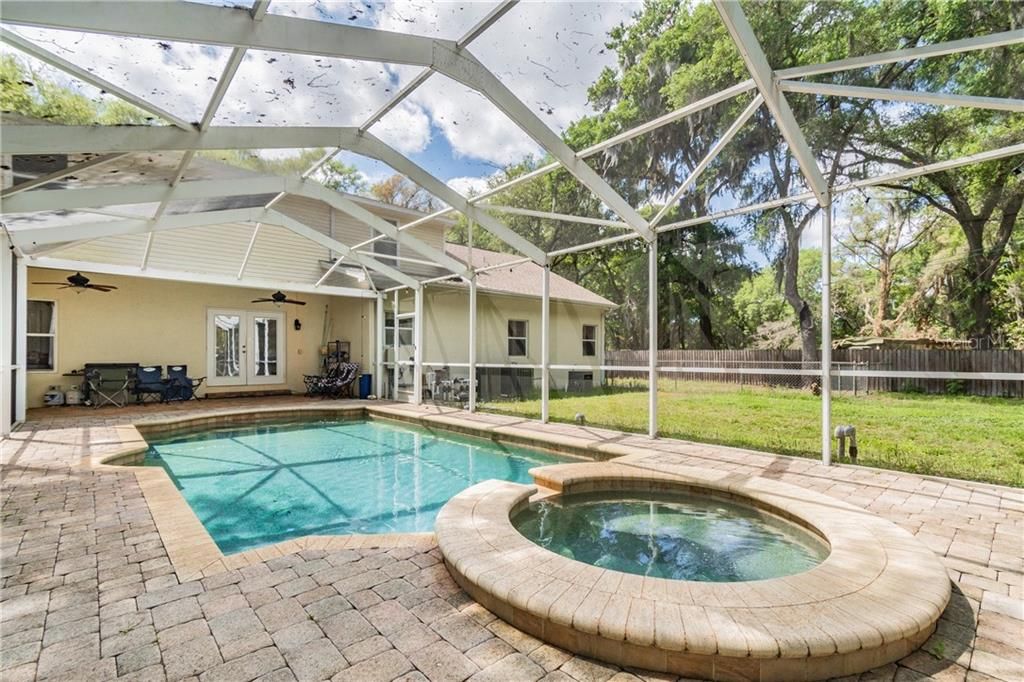 Recently Sold: $450,000 (4 beds, 3 baths, 2393 Square Feet)
