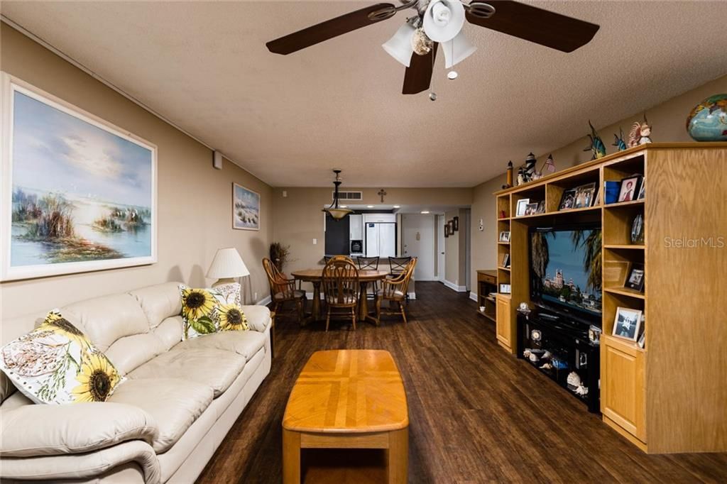 Recently Sold: $325,000 (2 beds, 2 baths, 1230 Square Feet)