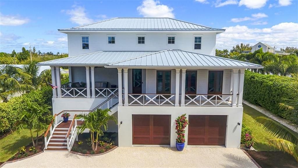 Recently Sold: $3,100,000 (4 beds, 4 baths, 4103 Square Feet)