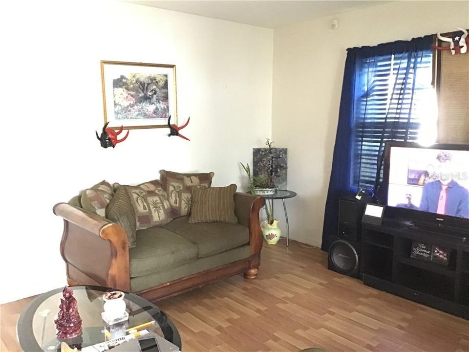Recently Sold: $160,000 (2 beds, 1 baths, 889 Square Feet)