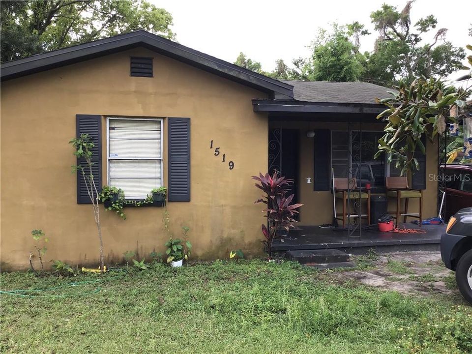 Recently Sold: $160,000 (2 beds, 1 baths, 889 Square Feet)