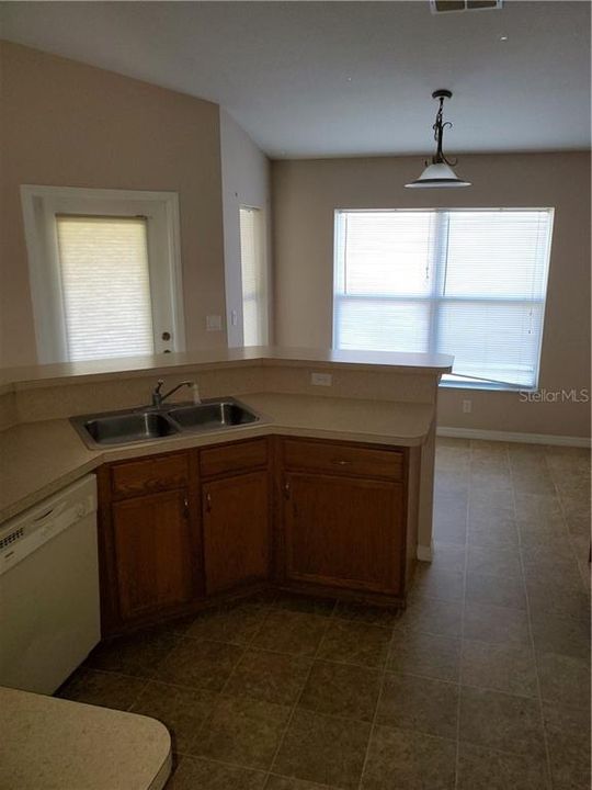 Recently Rented: $1,200 (3 beds, 2 baths, 1571 Square Feet)