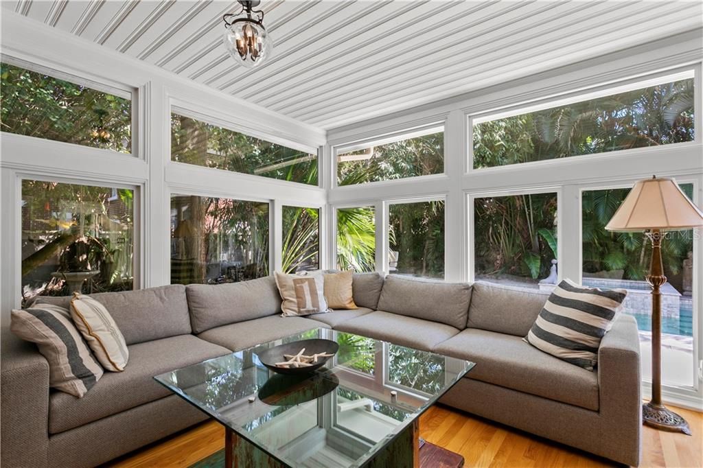 Recently Sold: $1,650,000 (3 beds, 2 baths, 2724 Square Feet)