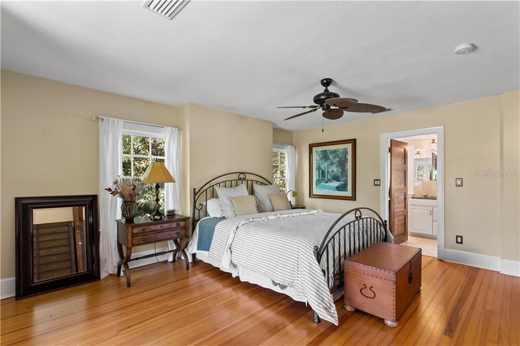 Recently Sold: $1,650,000 (3 beds, 2 baths, 2724 Square Feet)