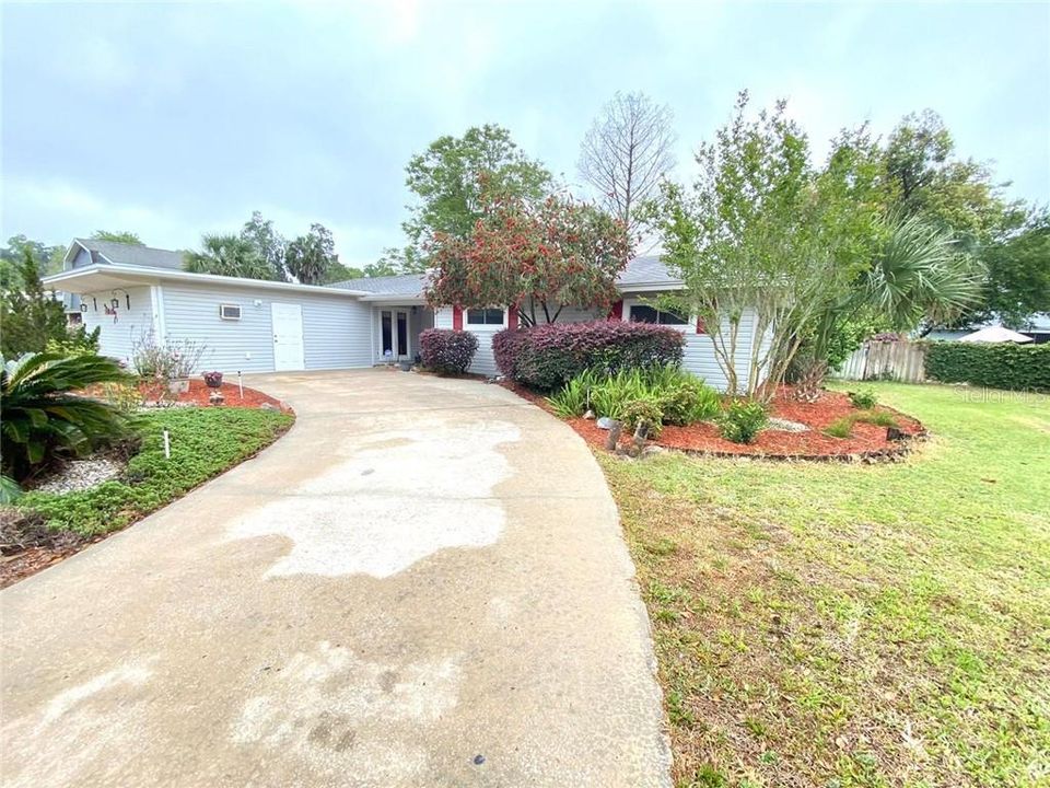 Recently Sold: $214,900 (3 beds, 2 baths, 2020 Square Feet)
