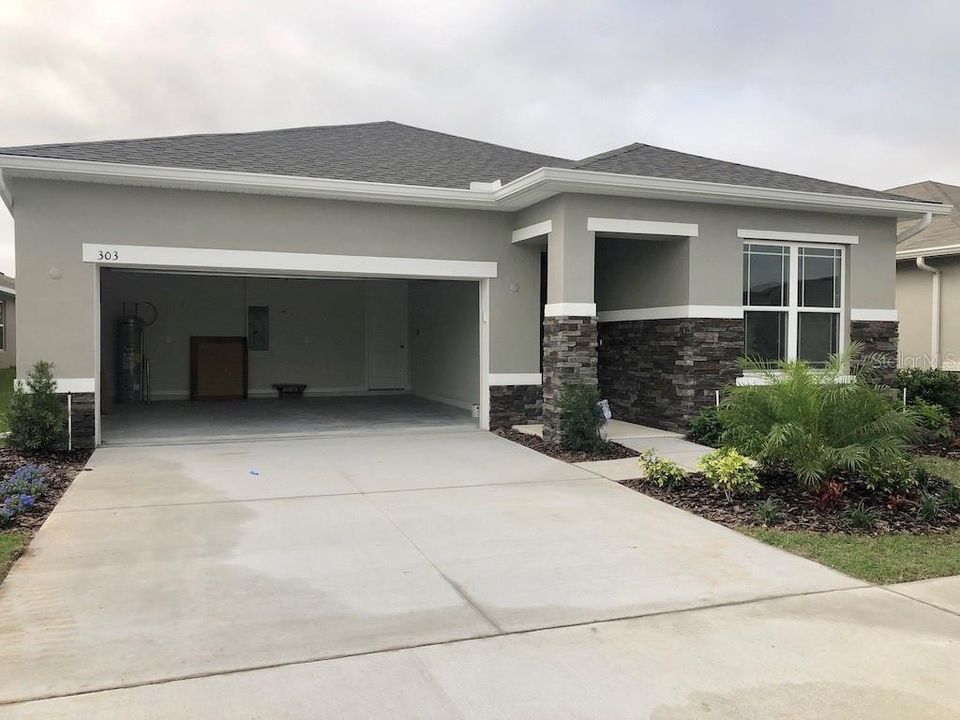 最近售出: $289,446 (4 贝兹, 2 浴室, 2003 平方英尺)