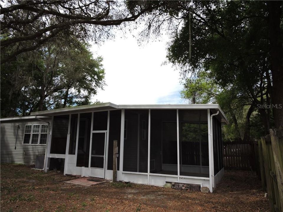Recently Sold: $169,900 (3 beds, 2 baths, 1296 Square Feet)