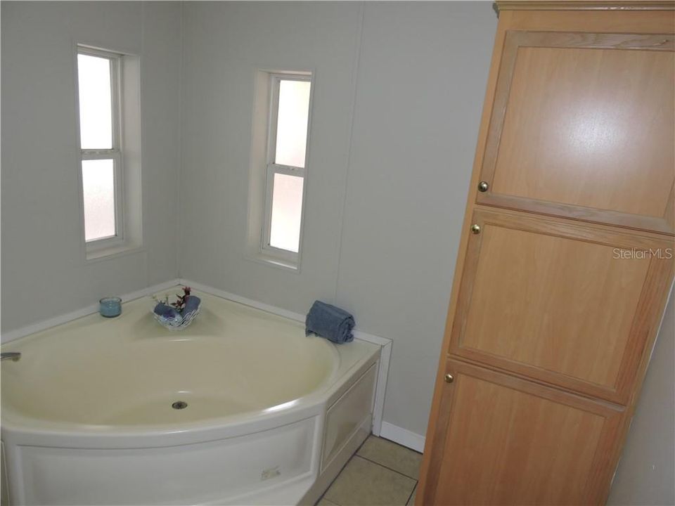 最近售出: $169,900 (3 贝兹, 2 浴室, 1296 平方英尺)