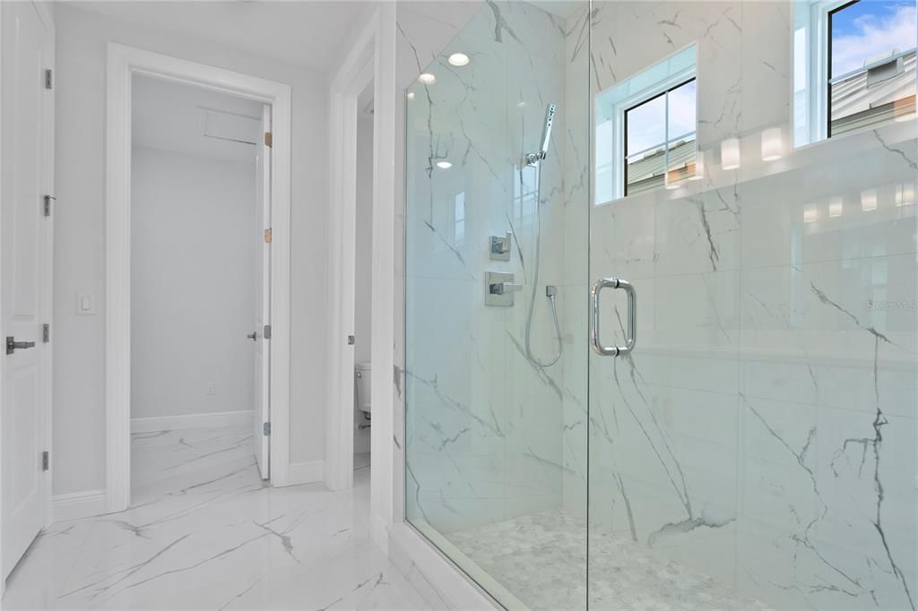 最近售出: $960,000 (3 贝兹, 3 浴室, 2364 平方英尺)