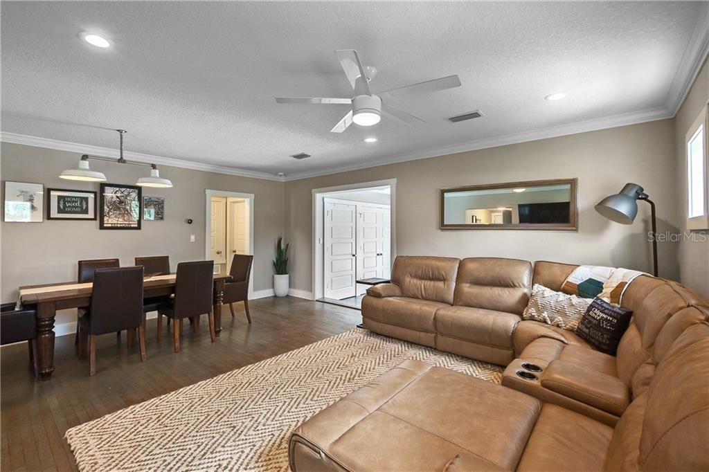 Recently Sold: $455,000 (3 beds, 3 baths, 1692 Square Feet)