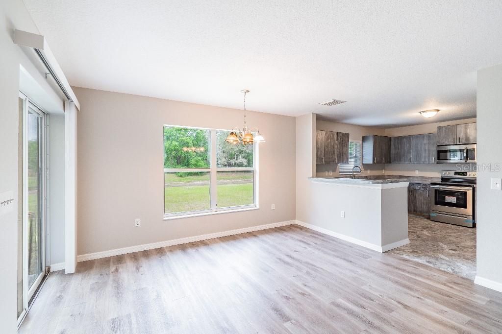 Recently Sold: $229,900 (3 beds, 2 baths, 1352 Square Feet)