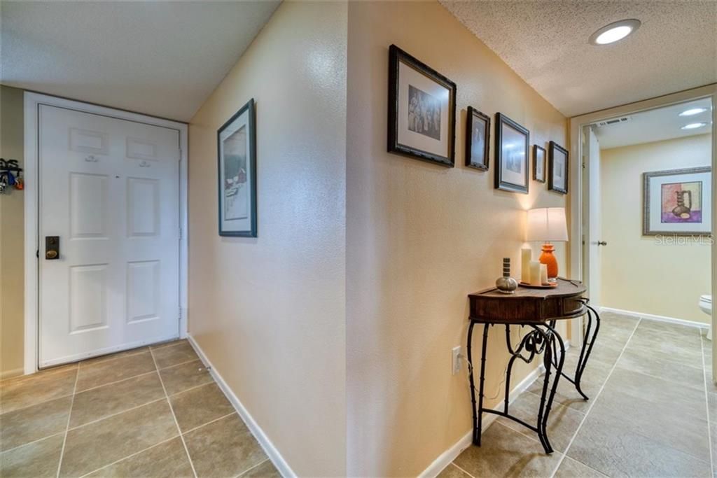 Recently Sold: $249,000 (1 beds, 1 baths, 950 Square Feet)