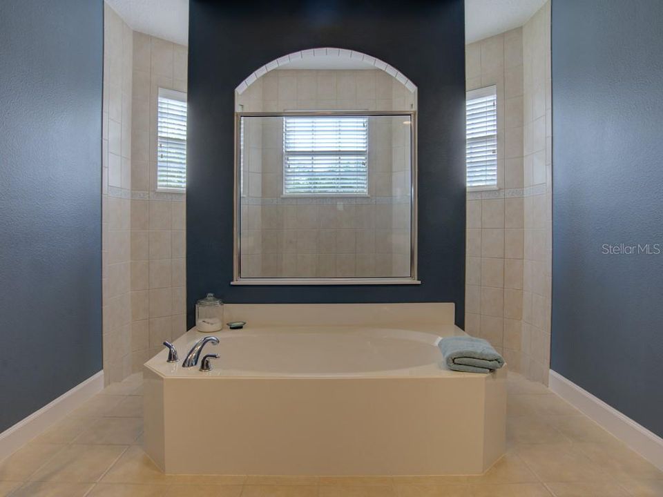 最近售出: $550,000 (4 贝兹, 3 浴室, 2804 平方英尺)