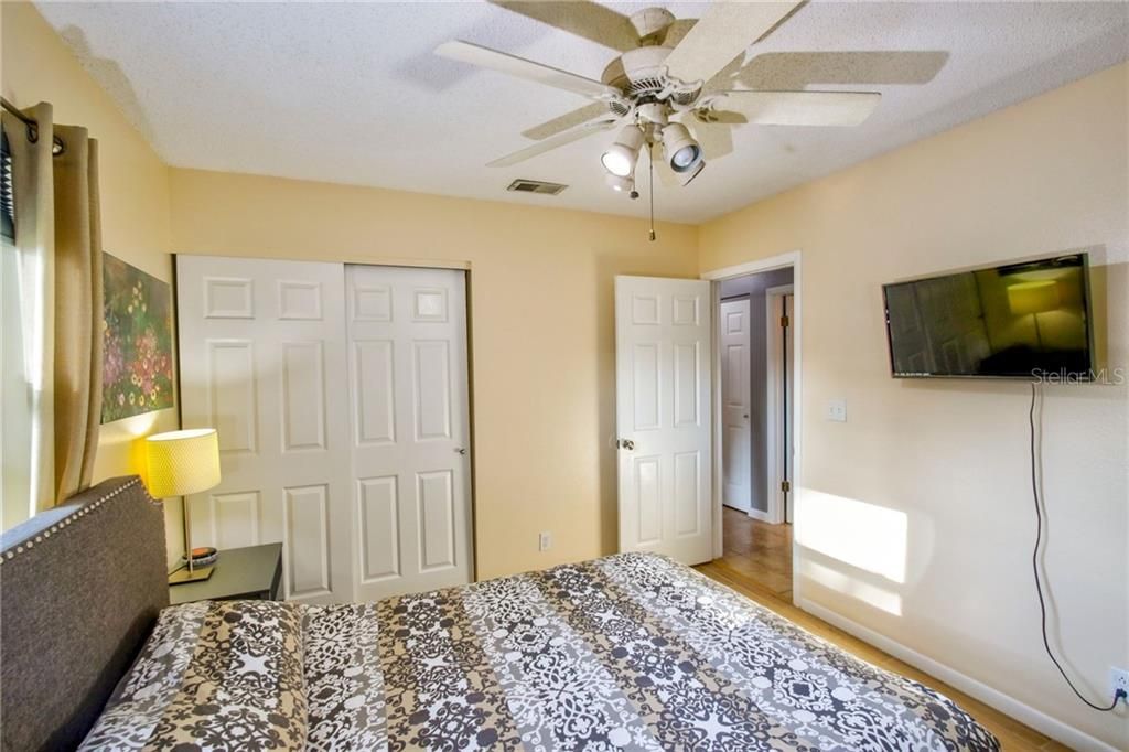Recently Sold: $320,000 (3 beds, 2 baths, 1397 Square Feet)