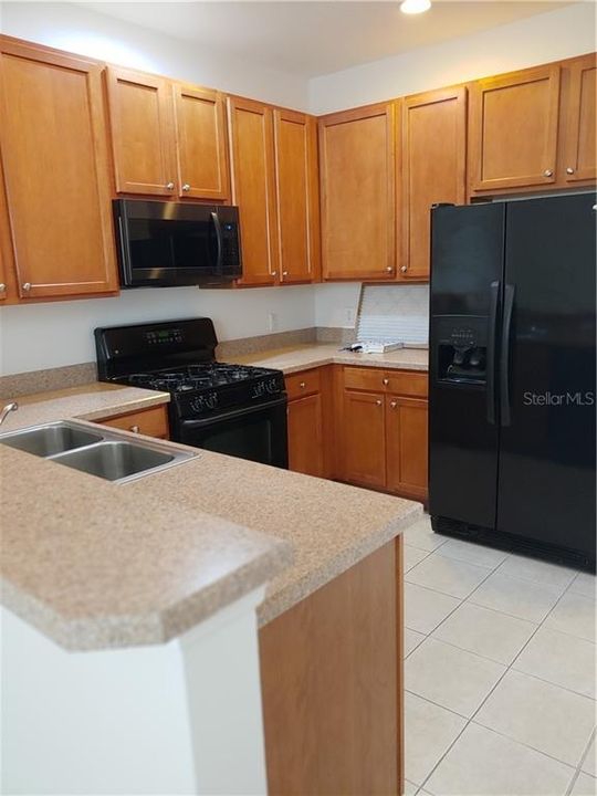 For Rent: $2,100 (3 beds, 2 baths, 1637 Square Feet)