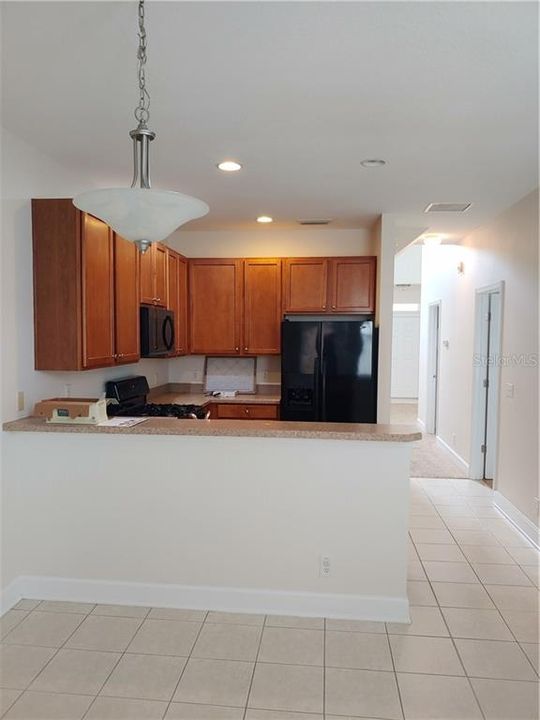 For Rent: $2,100 (3 beds, 2 baths, 1637 Square Feet)