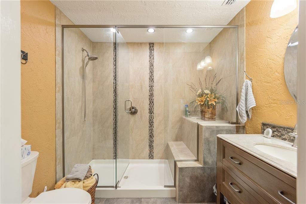 最近售出: $589,999 (4 贝兹, 3 浴室, 2800 平方英尺)