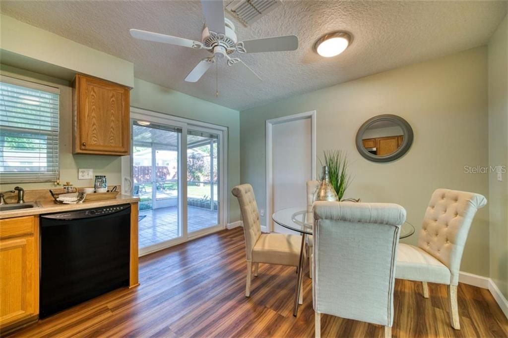 Recently Sold: $249,000 (2 beds, 1 baths, 1215 Square Feet)